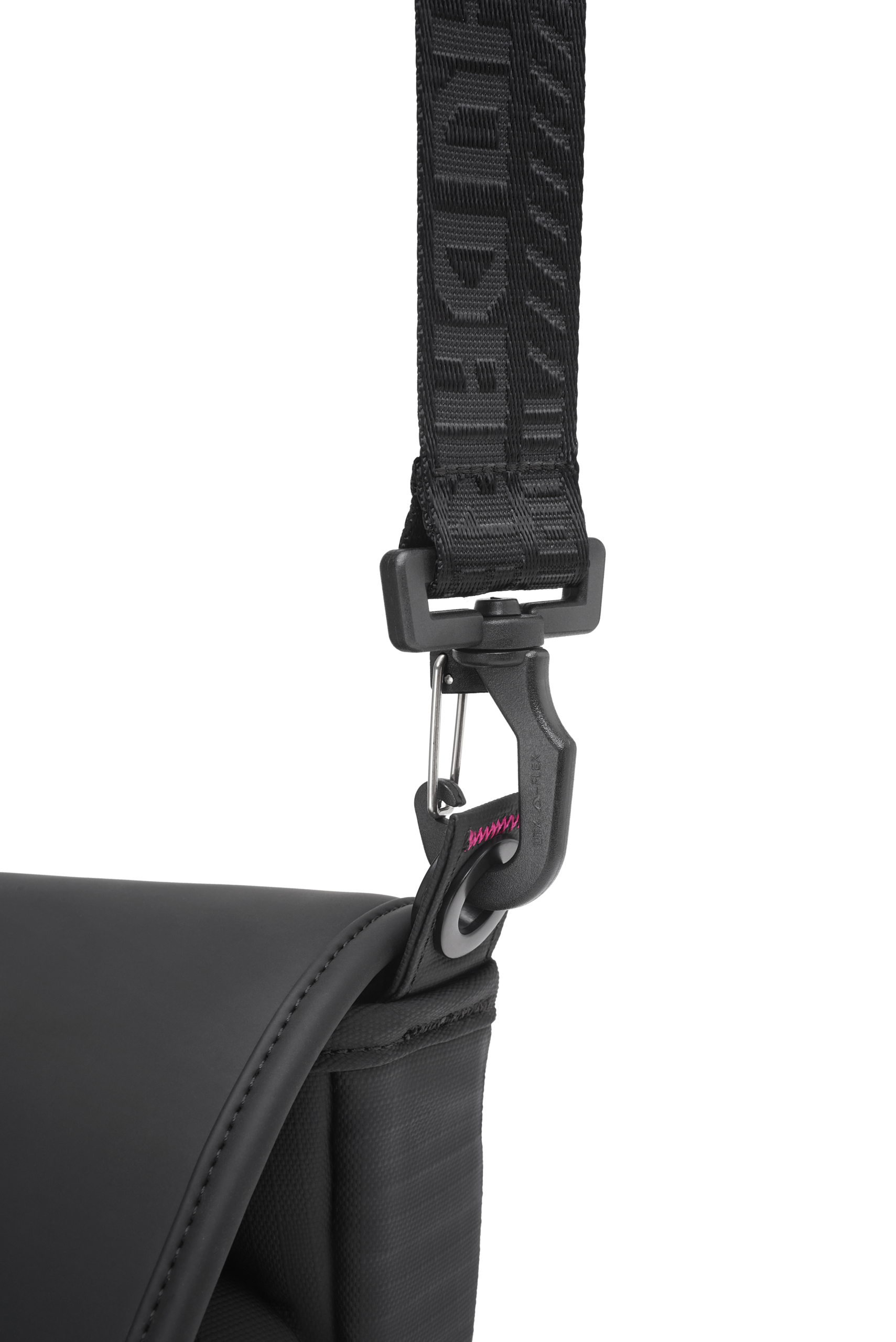 slingbag角度08_扣環背帶